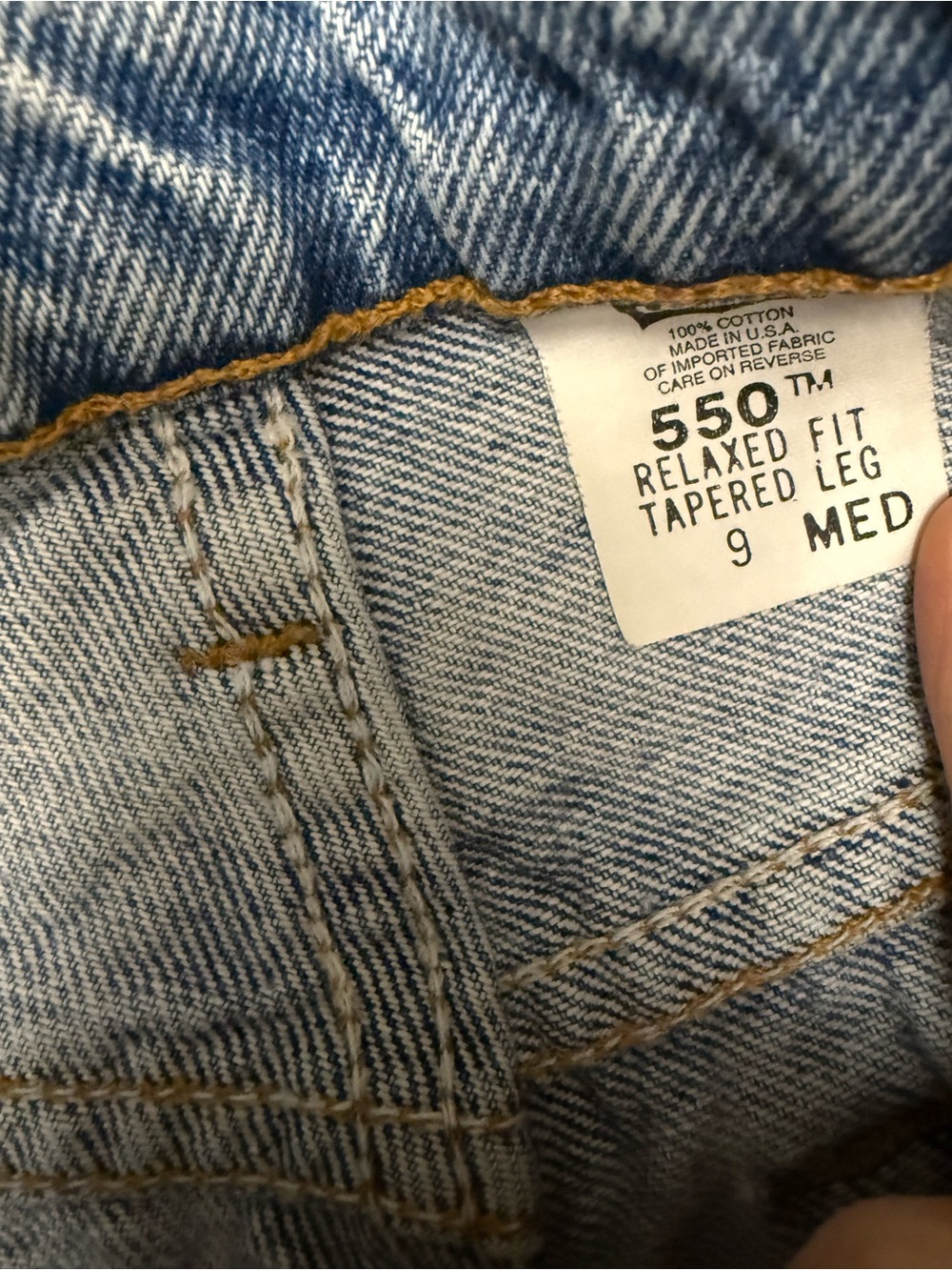 Vintage Levi’s 550 Relaxed Fit tapered leg Mom jean - Picture 4 of 7